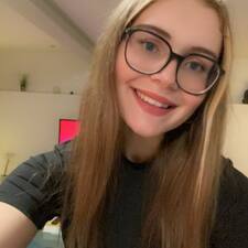 Laura, Airbnb guest