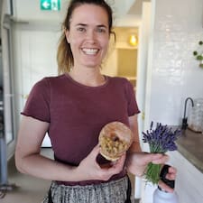 Alicia, Airbnb guest